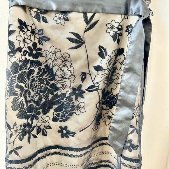 Nice Net Black Flower skirt 100% Polyester Inner. - Picture 2 of 7